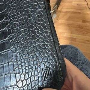 BRAND NEW Never Used Black Notiq Croco Wallet Zip Around cash envelope